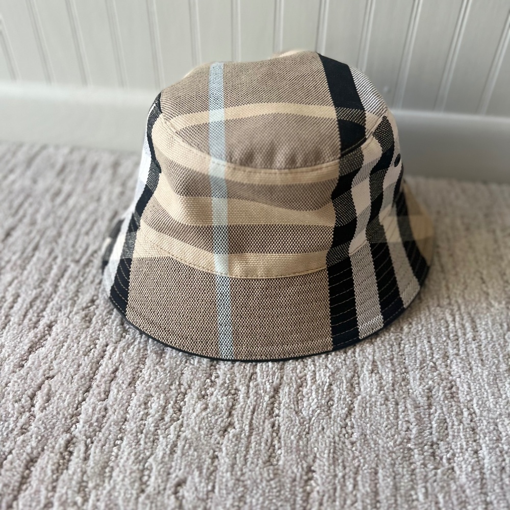 Burberry Bucket Hat Large